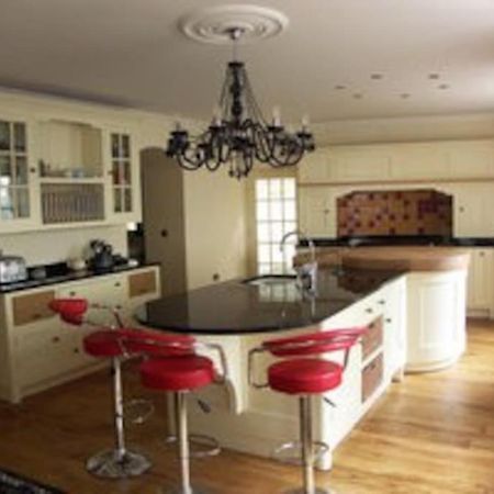 Huge Tenby Pet Friendly House Sleeps 14 Екстериор снимка