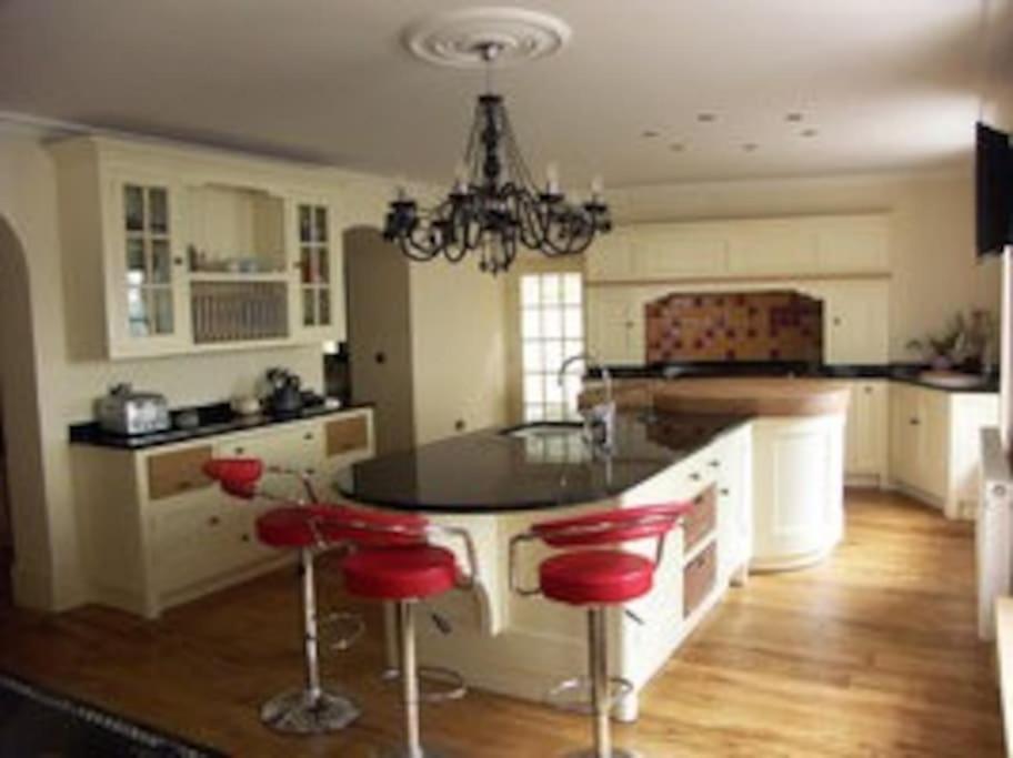 Huge Tenby Pet Friendly House Sleeps 14 Екстериор снимка